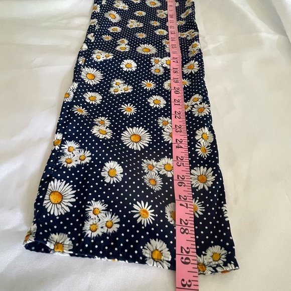 Girl pant size Small 7/8 , Navy Blue daisy and polka dot elastic waist - Picture 6 of 10